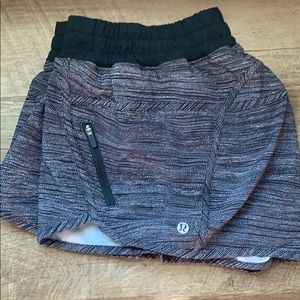 Lululemon Tracker Short IV- Black/grey print